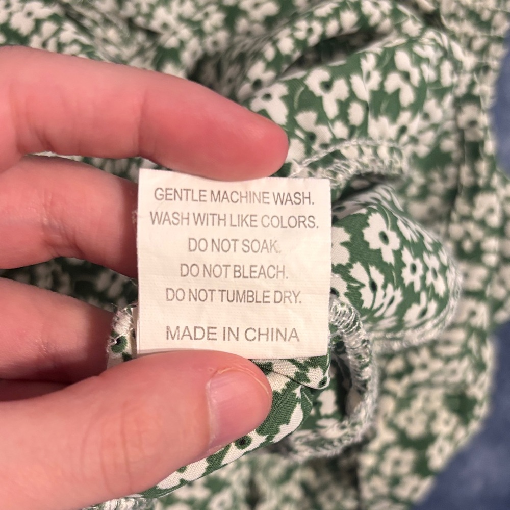 Green Floral SHEIN Mini Dress – Flowy & Feminine - Picture 6 of 8